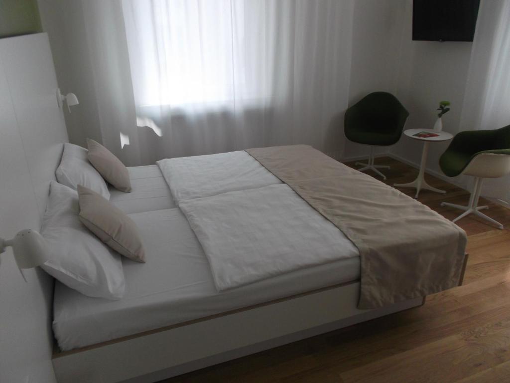 Art Hotel Ufer Дюссельдорф Экстерьер фото